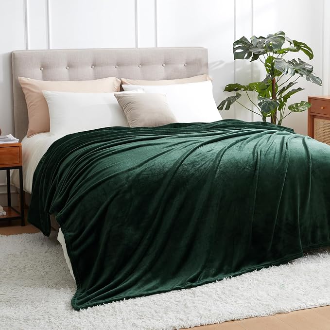 Hansleep Twin Dark Green Fleece Blanket, Soft Flannel Bed Blanket | Fuzzy Cozy Blanket 60x80 Inches, Multi-use for Bed, Sofa, Couch, Travel, Camping, All Season Warm Lightweight Cover