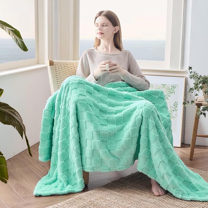 NEWCOSPLAY 3D Checkered Flannel Throw Blanket, Aqua Checkered, 50"x70" | Super Soft Cute Lightweight Decorative Premium Silky Fleece Blanket for Couch Sofa Bed, Gift for Women Men, All Season Use