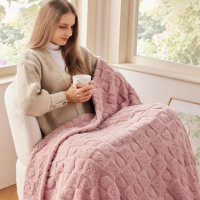 NEWCOSPLAY 3D Heart Checkered Flannel Twin Blanket, Pink Heart, 60"x80" | Super Soft Cute Lightweight Decorative Premium Silky Fleece Blanket for Couch Sofa Bed, Gift for Women Men, All Season Use