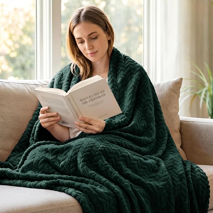 Exclusivo Mezcla Soft Fleece Bed Blanket Twin Size, 60”x80”, Forest Green | Cozy Fluffy Lightweight Blankets for Summer, Decorative Plush Flannel Throws for Living room, Bedroom with Leaves Pattern