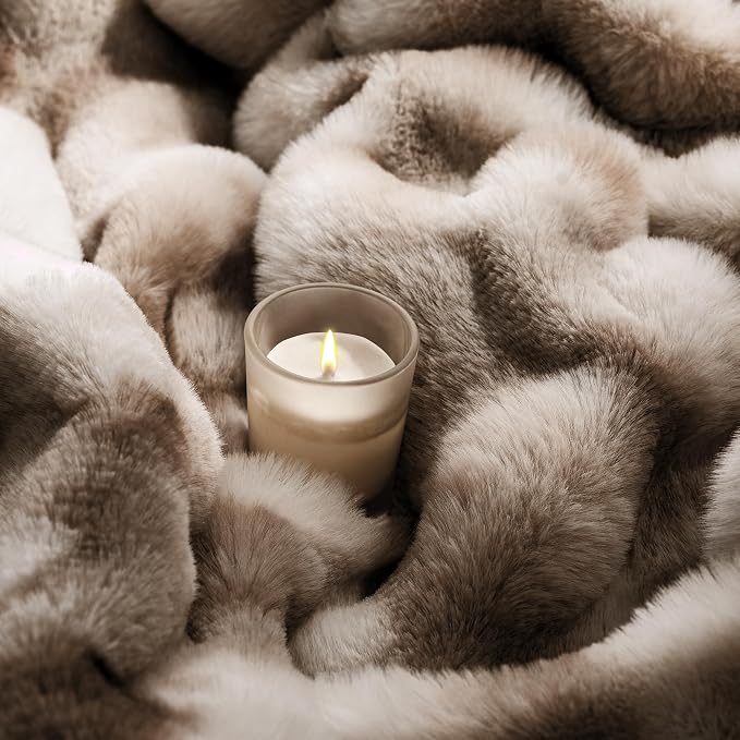 Luxury 1000GSM Rabbit Faux Fur Blanket, Super Heavy Warm Cozy Brown Blankets for Couch Bed Sofa, Ruched Plush Fuzzy Elegant Soft Reversible Mink Blanket for Living Room Bedroom, 90" x 90"