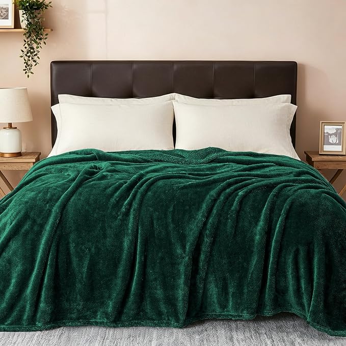 Exclusivo Mezcla Fuzzy Plush Fleece Bed Blanket Queen Size, Forest Green | 90x90 Inches, Super Soft and Cozy Bed Blanket, Fluffy Decorative Bedding for Livingroom, Bedroom, All Season