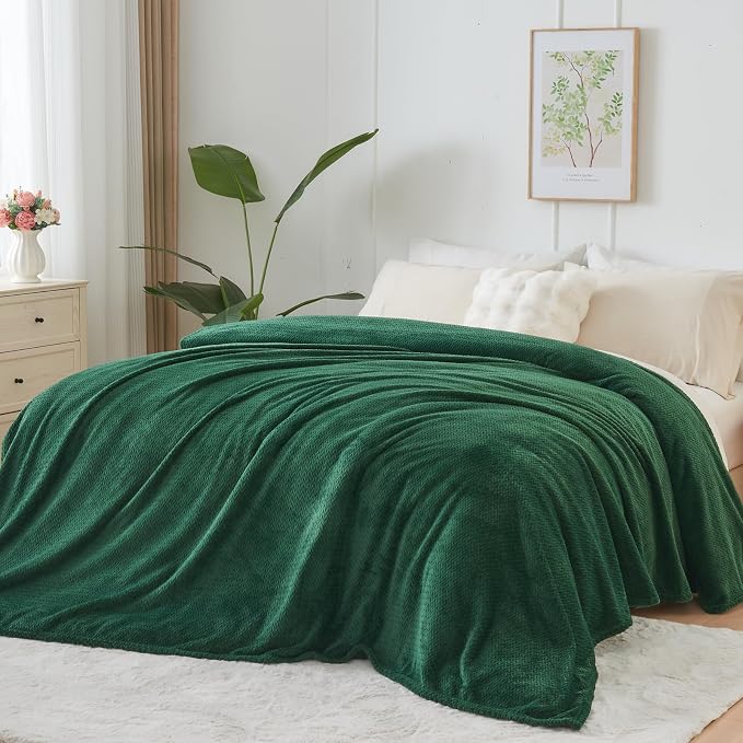 NEWCOSPLAY Fleece Leaves Pattern Twin Blanket, Dark Green, 60"x80" | Super Soft Throw Blanket, Lightweight Cozy Bed Sofa Blanket, Premium Silky Flannel Fleece, Travel Blanket for All Season Use