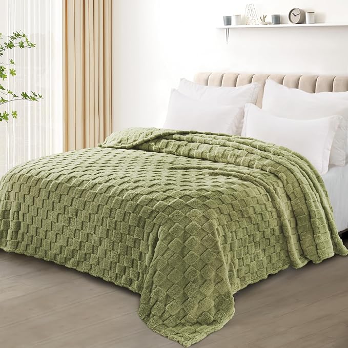Exclusivo Mezcla 3D Checkered Fleece Queen Blanket for Bed, Olive Green | Super Soft and Cozy Fluffy Blanket, Lightweight, Breathable, Decorative Blanket for Living Room, Bedroom, All Season, 90"x90"