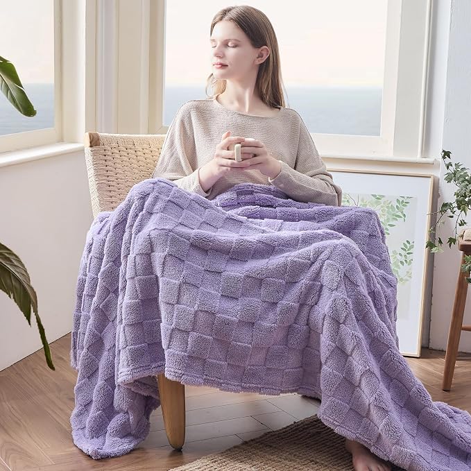 NEWCOSPLAY 3D Checkered Flannel King Blanket, Lavender Checkered, 90"x110" | Super Soft Cute Lightweight Decorative Premium Silky Fleece Blanket for Couch Sofa Bed, Gift for Women Men, All Season Use