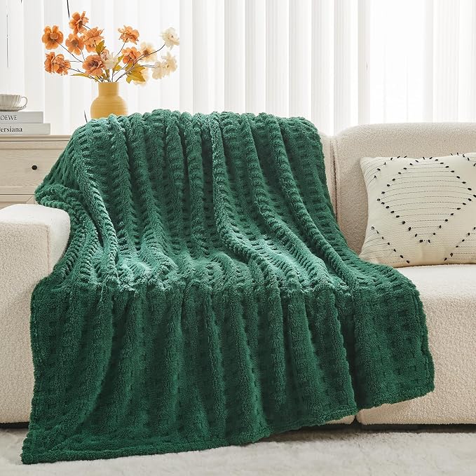 NEWCOSPLAY 3D Waffle Checkered Flannel King Blanket, Dark Green, 90"x110" | Super Soft Cute Lightweight Decorative Premium Silky Fleece Blanket for Couch Sofa Bed, Gift for Women Men, All Season Use