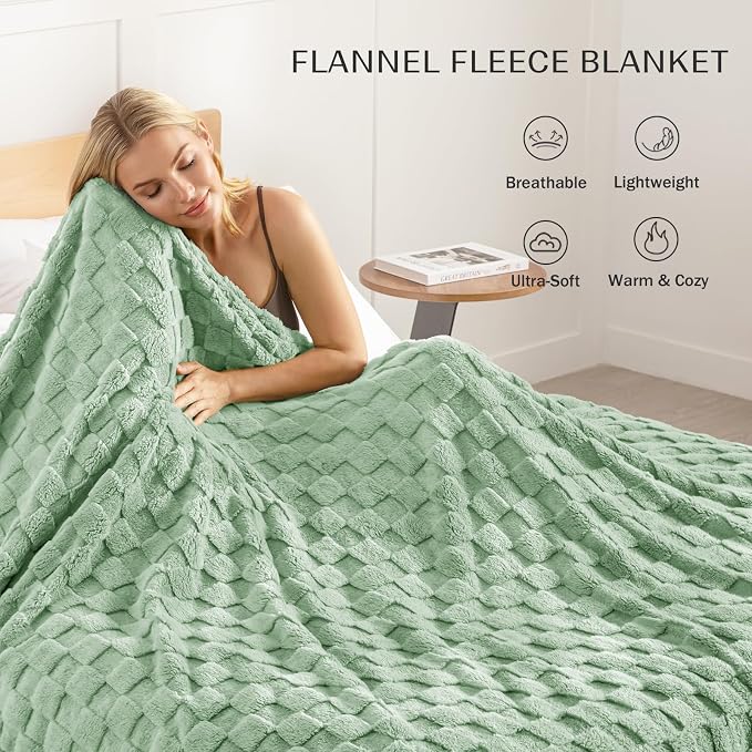 Exclusivo Mezcla 3D Checkered Fleece King Blanket for Bed, Sage Green | Super Soft and Cozy Fluffy Blanket, Lightweigh and Breathable Blanket for Living Room, Bedroom, Decor, All Season, 104"x90"
