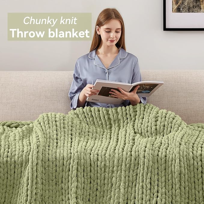 Negwoo Chunky Knit Throw Blanket, Knitted Throw Chenille Yarn, 40"*50" | Soft Thick Cable Knitted Blankets, Handmade Big Thick Blanket, Machine Washable Cute Comfy Blanket for Home Decor,Light green