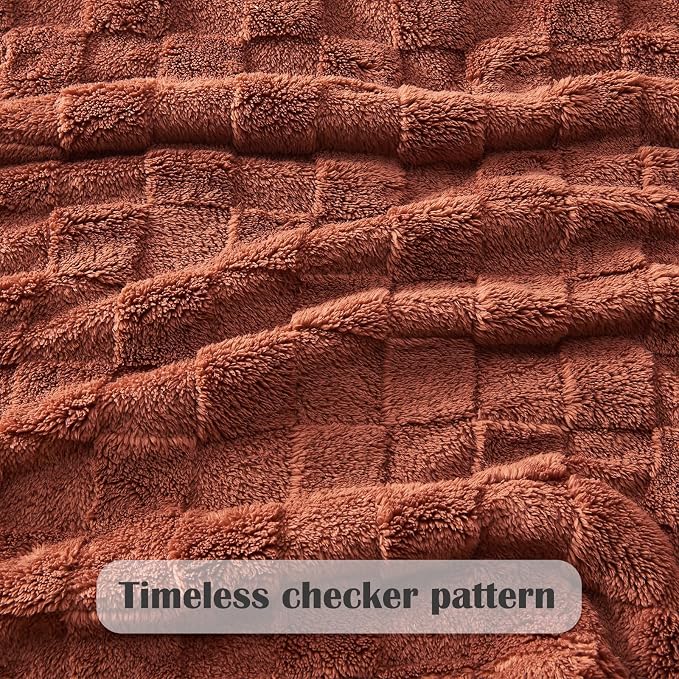 NEWCOSPLAY 3D Checkered Flannel King Blanket, Coffee Checkered, 90"x110" | Super Soft Cute Lightweight Decorative Premium Silky Fleece Blanket for Couch Sofa Bed, Gift for Women Men, All Season Use