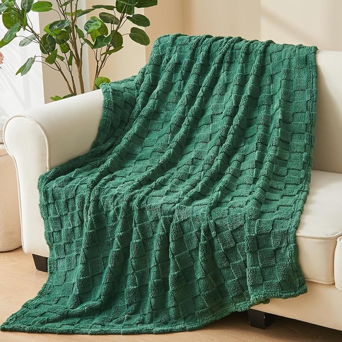 NEWCOSPLAY 3D Checkered Flannel Throw Blanket, Dark Green, 50"x70" | Super Soft Cute Lightweight Decorative Premium Silky Fleece Blanket for Couch Sofa Bed, Gift for Women Men, All Season Use
