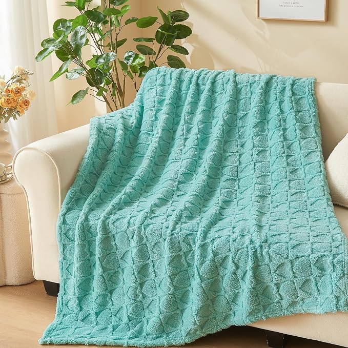 NEWCOSPLAY 3D Heart Checkered Flannel Queen Blanket, Sage Green, 90"x90" | Super Soft Cute Lightweight Decorative Premium Silky Fleece Blanket for Couch Sofa Bed, Gift for Women Men, All Season Use
