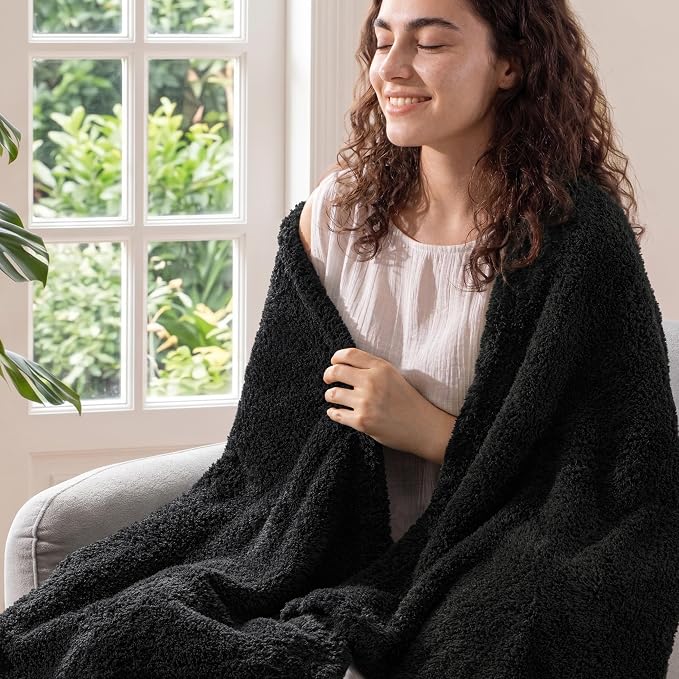 Exclusivo Mezcla Fleece Bed Blankets King Size for Bed, 90" x 104" | Super Soft and Cozy Fluffy Blanket for Women, Lightweight and Fuzzy Large Blanket for Bedroom , All Season, Black