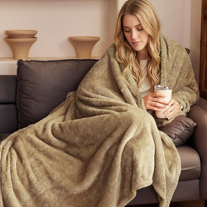 Exclusivo Mezcla Fuzzy Large Fleece Throw Blanket for Couch, Brown | 50x70 Inches, Super Soft and Cozy Throw, Plush Fluffy Blanket for Sofa, Bed, Bedroom, Home Decor, All Season