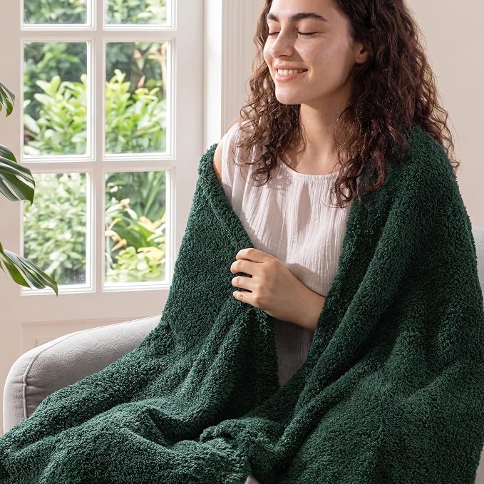 Exclusivo Mezcla Fleece Bed Blankets Queen Size for Bed, 90" x 90" | Super Soft and Cozy Fluffy Blanket for Women, Lightweight and Fuzzy Bedding for Bedroom , All Season, Forest Green