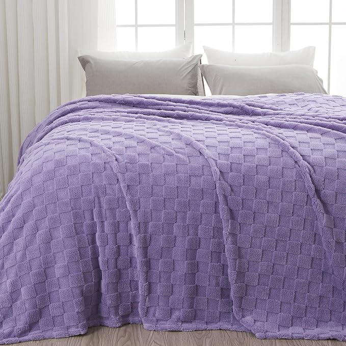 NEWCOSPLAY 3D Checkered Flannel King Blanket, Lavender Checkered, 90"x110" | Super Soft Cute Lightweight Decorative Premium Silky Fleece Blanket for Couch Sofa Bed, Gift for Women Men, All Season Use