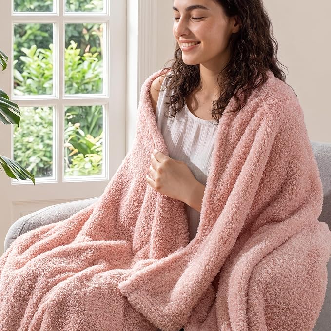 Exclusivo Mezcla Fleece Twin Size Blanket for Couch and Bed, 60" x 80" | Super Soft and Cozy Fluffy Blanket for Women, Lightweight and Fuzzy Blanket for Teens Back to School, All Season, Pink