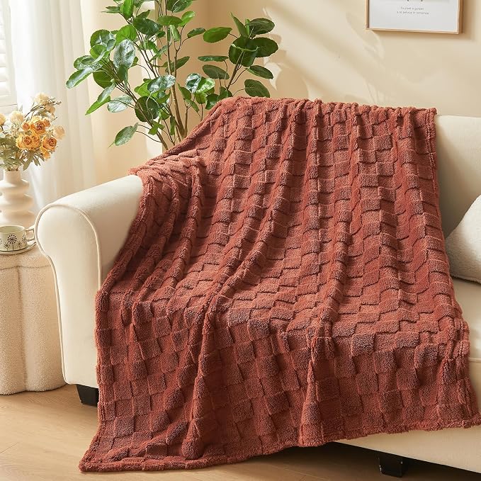 NEWCOSPLAY 3D Checkered Flannel Throw Blanket, Coffee Checkered, 50"x70" | Super Soft Cute Lightweight Decorative Premium Silky Fleece Blanket for Couch Sofa Bed, Gift for Women Men, All Season Use