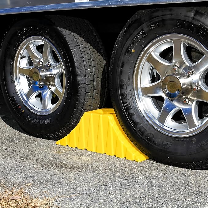 Camco Tandem Trailer Wheel Chock & Tongue Jack Stand - Heavy Duty Trailer Wheel Chock - Durable Polymer Construction w/UV Inhibitors - Use w/Tires Up to 26-inches - 400 lb Max Tongue Weight - 44435