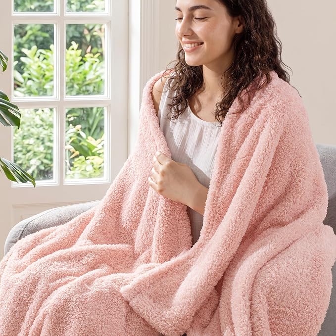 Exclusivo Mezcla Fleece Bed Blankets King Size for Bed, 90" x 104" | Super Soft and Cozy Fluffy Blanket for Women, Lightweight and Fuzzy Large Blanket for Bedroom , All Season, Light Pink