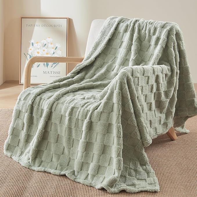 NEWCOSPLAY 3D Checkered Flannel Twin Blanket, Sage Green, 60"x80" | Super Soft Cute Lightweight Decorative Premium Silky Fleece Blanket for Couch Sofa Bed, Gift for Women Men, All Season Use