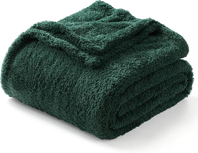 Exclusivo Mezcla Fleece Bed Blankets King Size for Bed, 90" x 104" | Super Soft and Cozy Fluffy Blanket for Women, Lightweight and Fuzzy Large Blanket for Bedroom , All Season, Forest Green