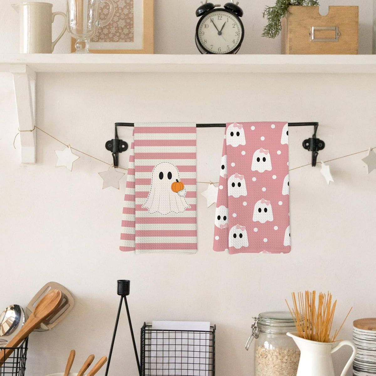 Pink Halloween Ghost Kitchen Dish Towels, Halloween Bathroom Decor, Preppy Girly Gothic Spooky Cute Ghost Pumpkin Hey Boo Hand Towels for Bathroom Kitchen Decor, 16x24in Set of 4